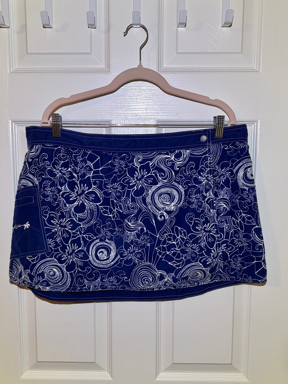 Blue Floral Print Women's Surf Style Snap Closure Mini Skirt. XL